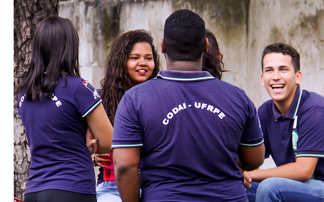 Estudantes do Colégio Dom Agostinho Ikas conversando