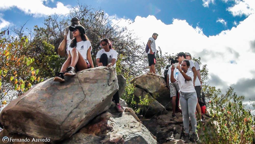 estudantes da ufrpe durante caminhada ecológica