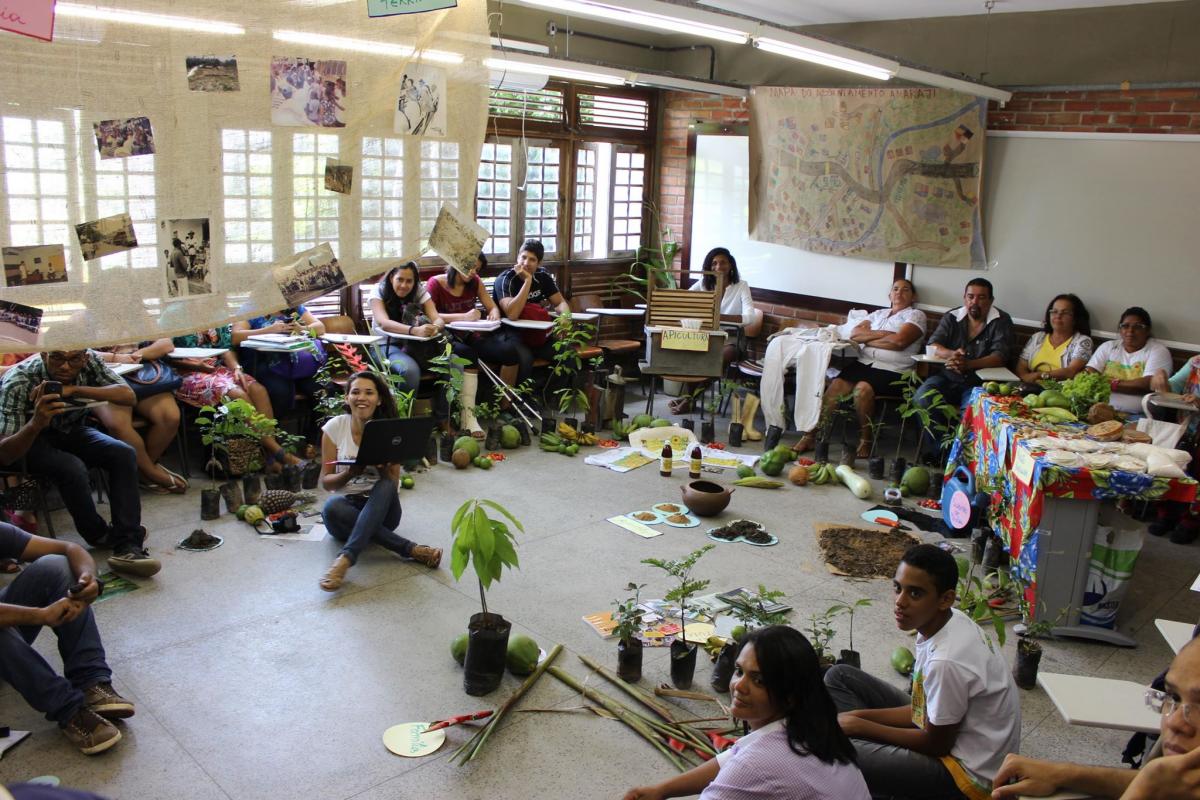 pessoas numa sala de aula