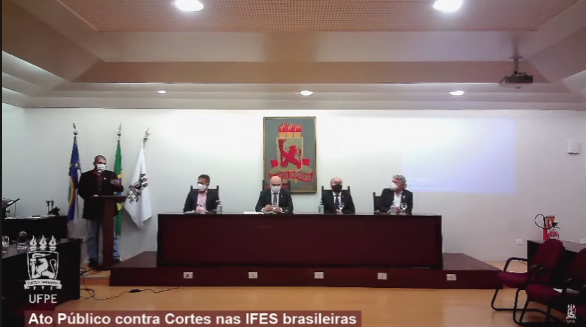 reitores de pernambuco em bancada durante ato público pelo youtube