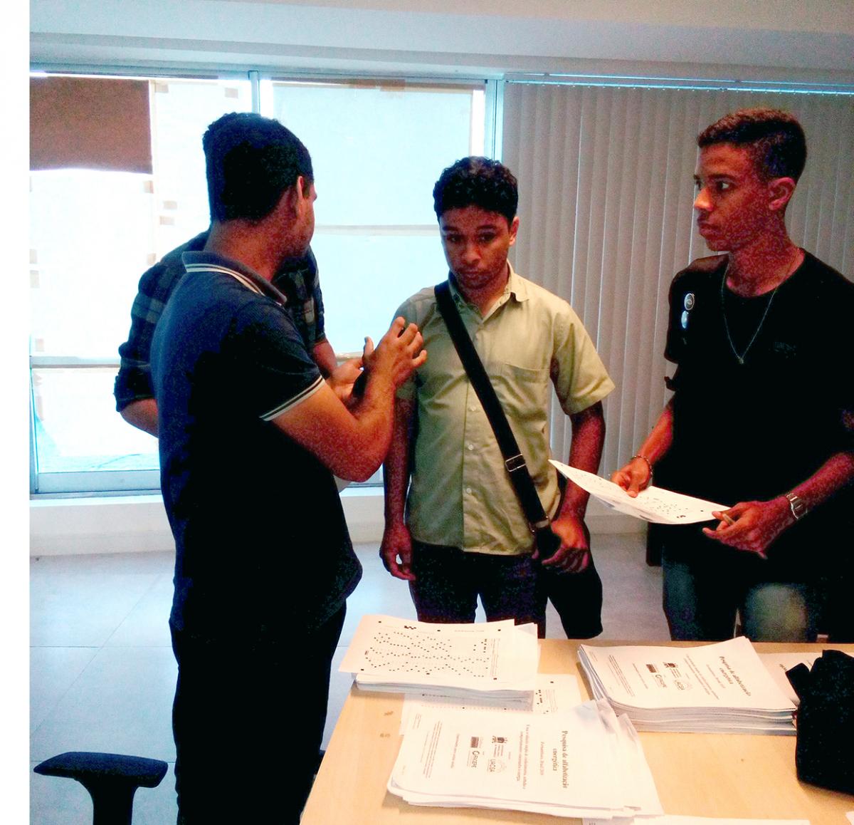 estudantes participam de pesquisa