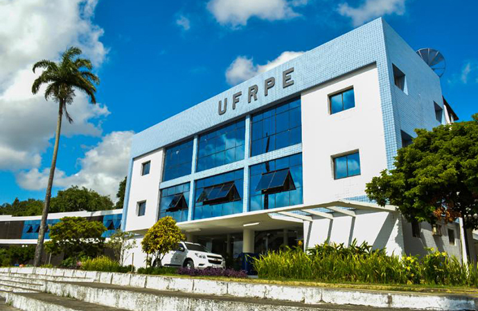 foto do prédio central da ufrpe