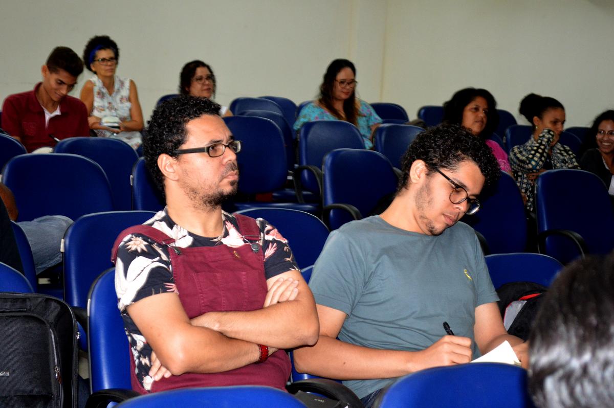 Conferência sobre depressão e suicídio.