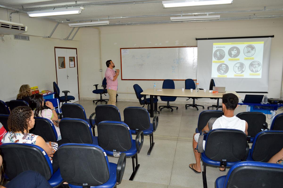 Conferência sobre depressão e suicídio.