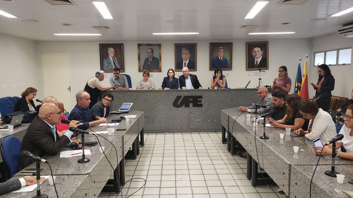 reitores em reunião